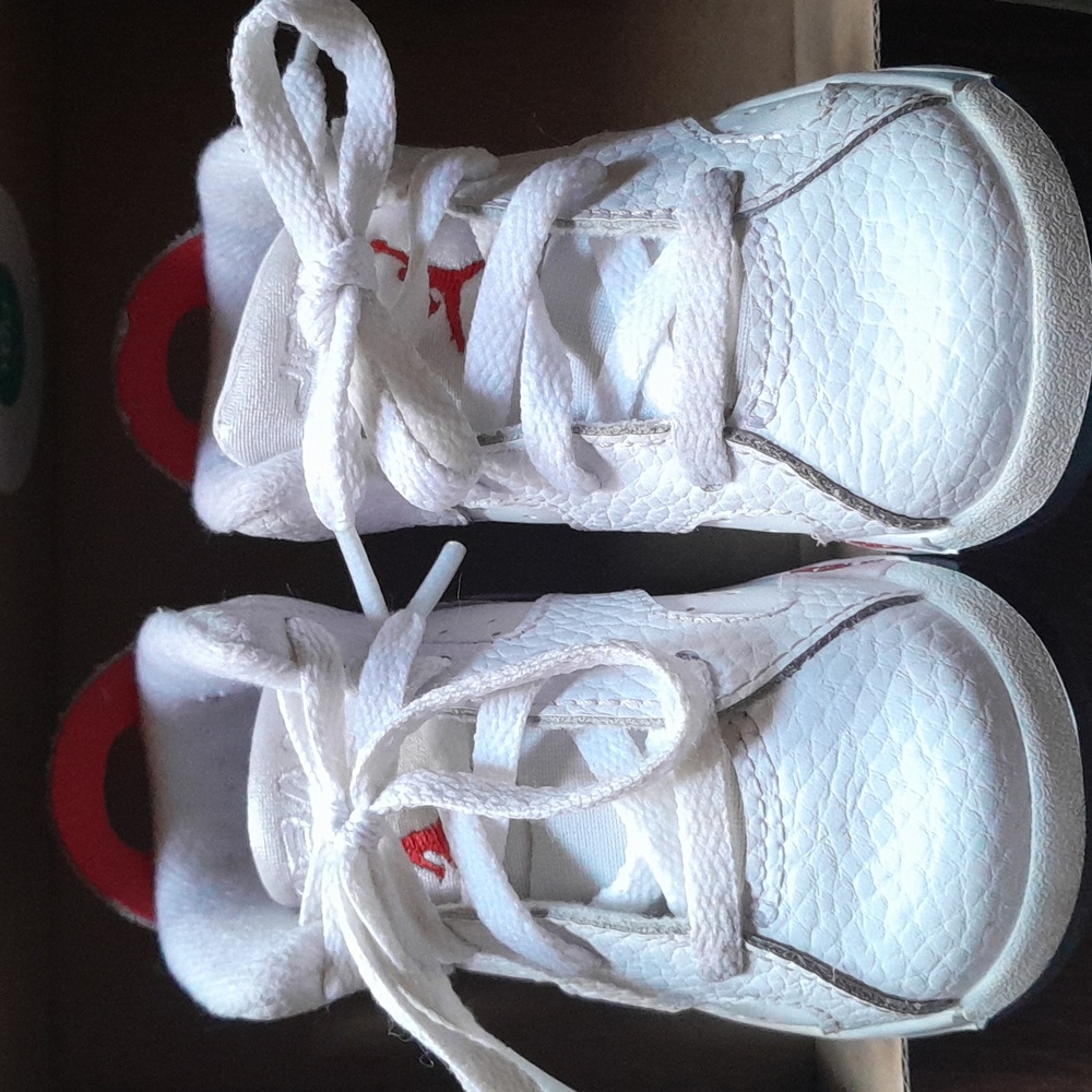 Toddler Jordan 6 retro